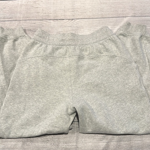 🍋Women’s Lululemon Scuba High-Rise Relaxed Jogger Size 6🍋 - Picture 15 of 16